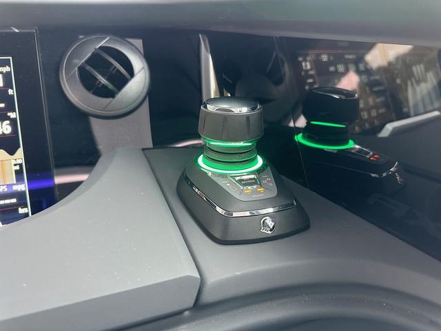 2024 Axopar 45 XC Cross Cabin - 11