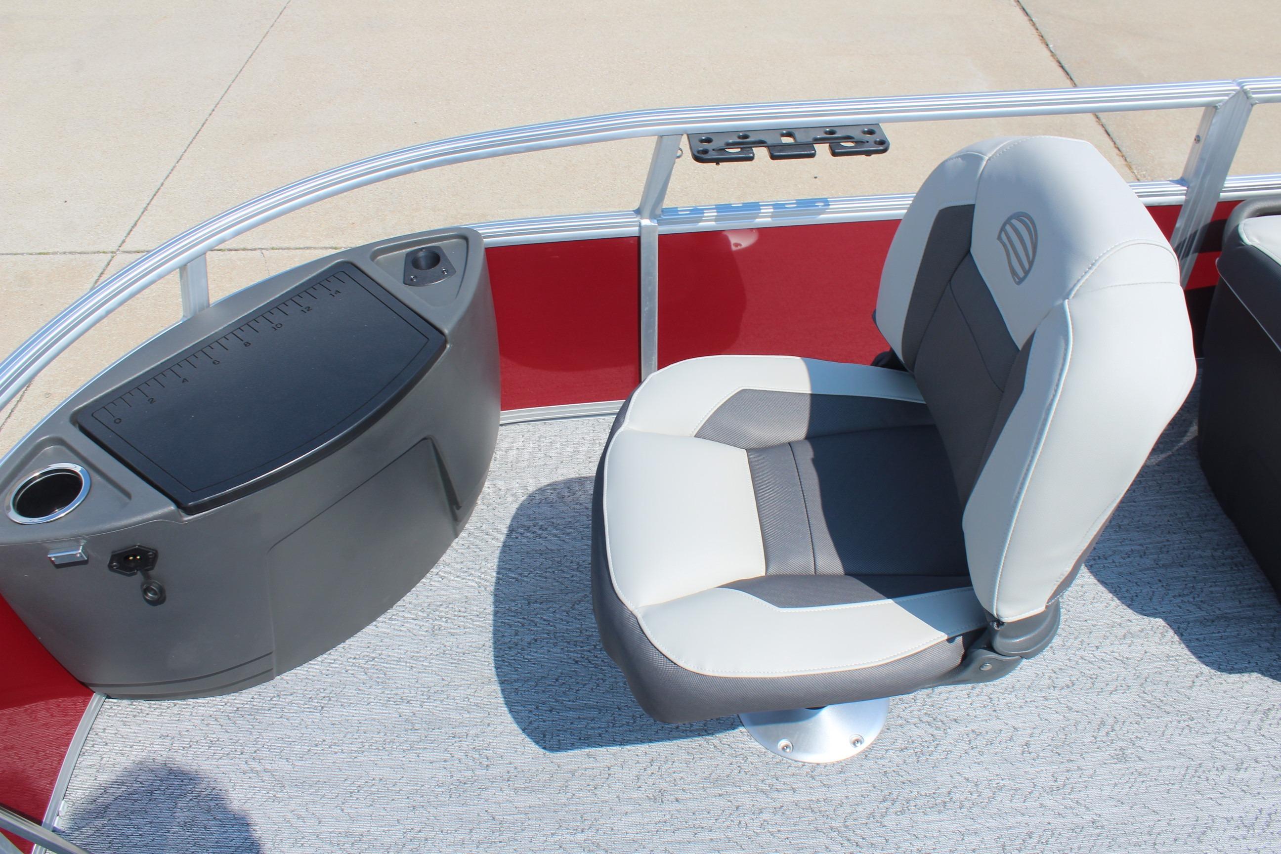 2026 Sun Tracker Bass Buggy 18 DLX boat seat and console, featuring modern design.