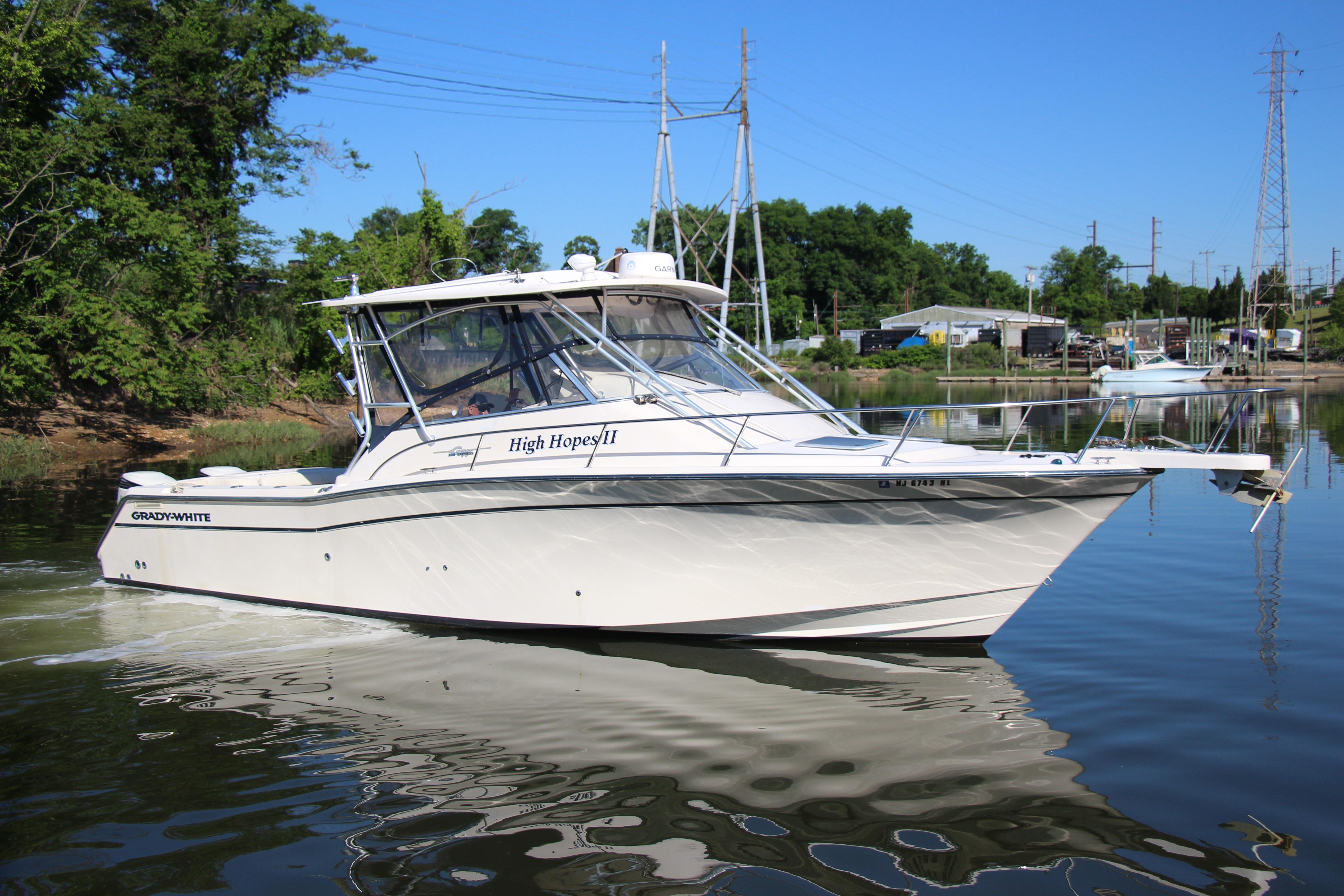 2005 Grady-White Express 330