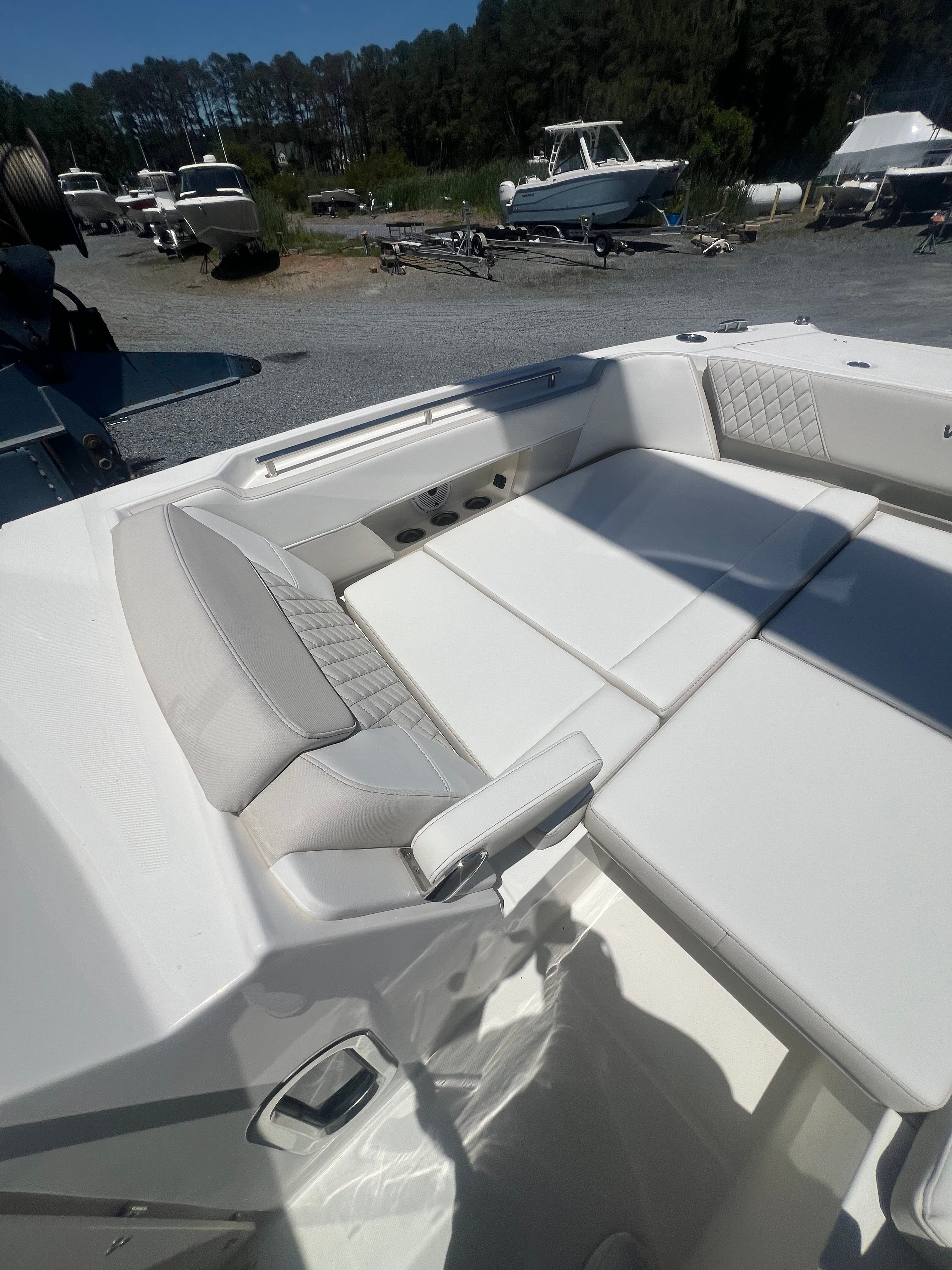2026 WORLD CAT 325 DC - Image 21