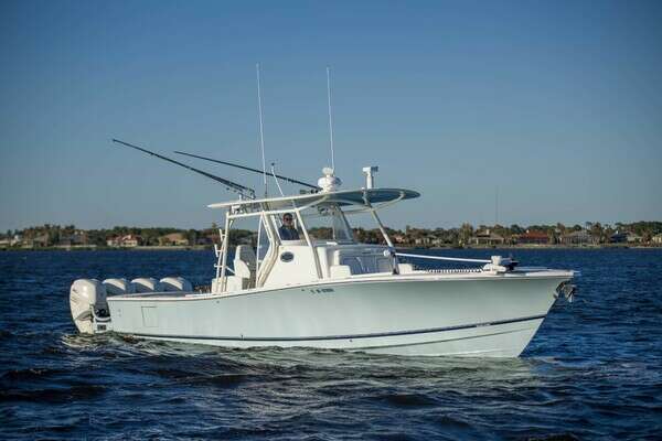2016 Regulator 41 Center Console