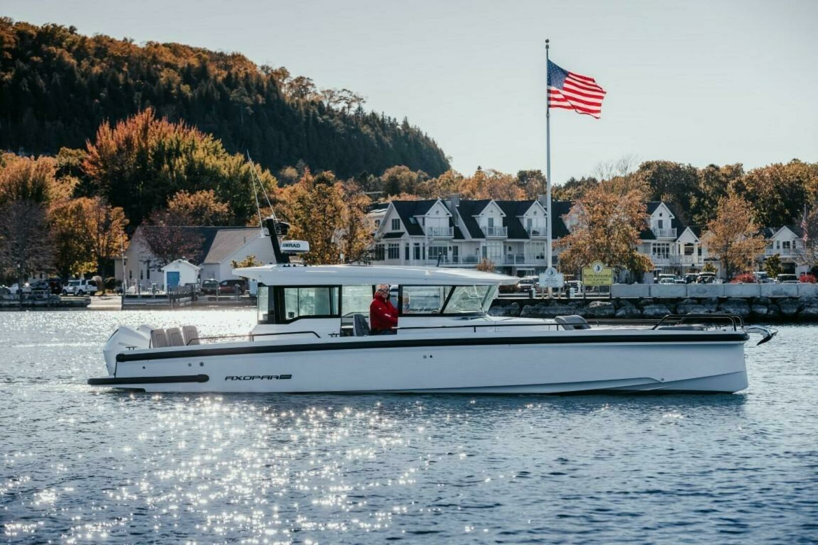 2024 Axopar 37XC CROSS CABIN - Image 12