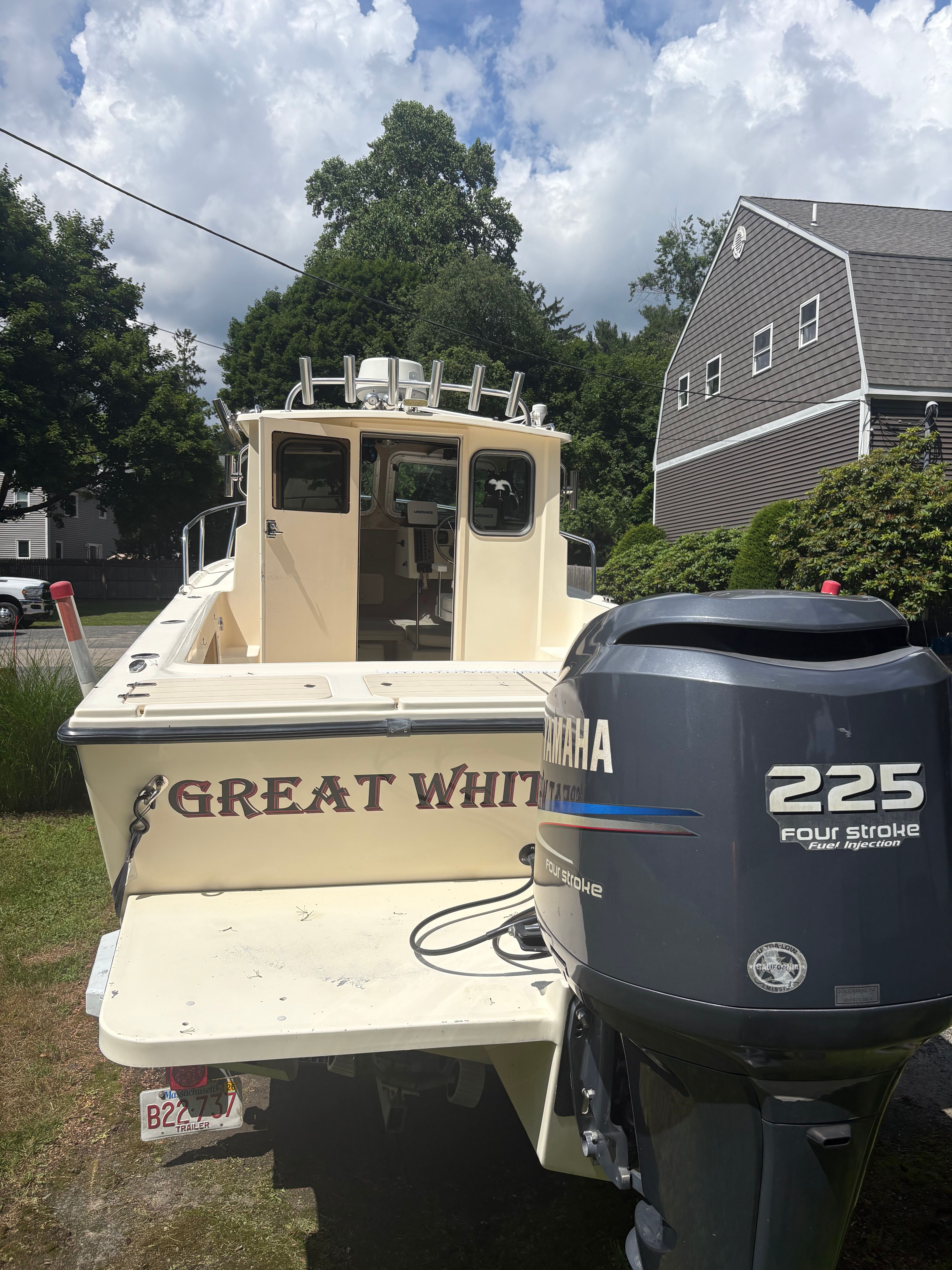 A 2009 Parker 2320 Sport Cab boat with a Yamaha 225 outboard motor.