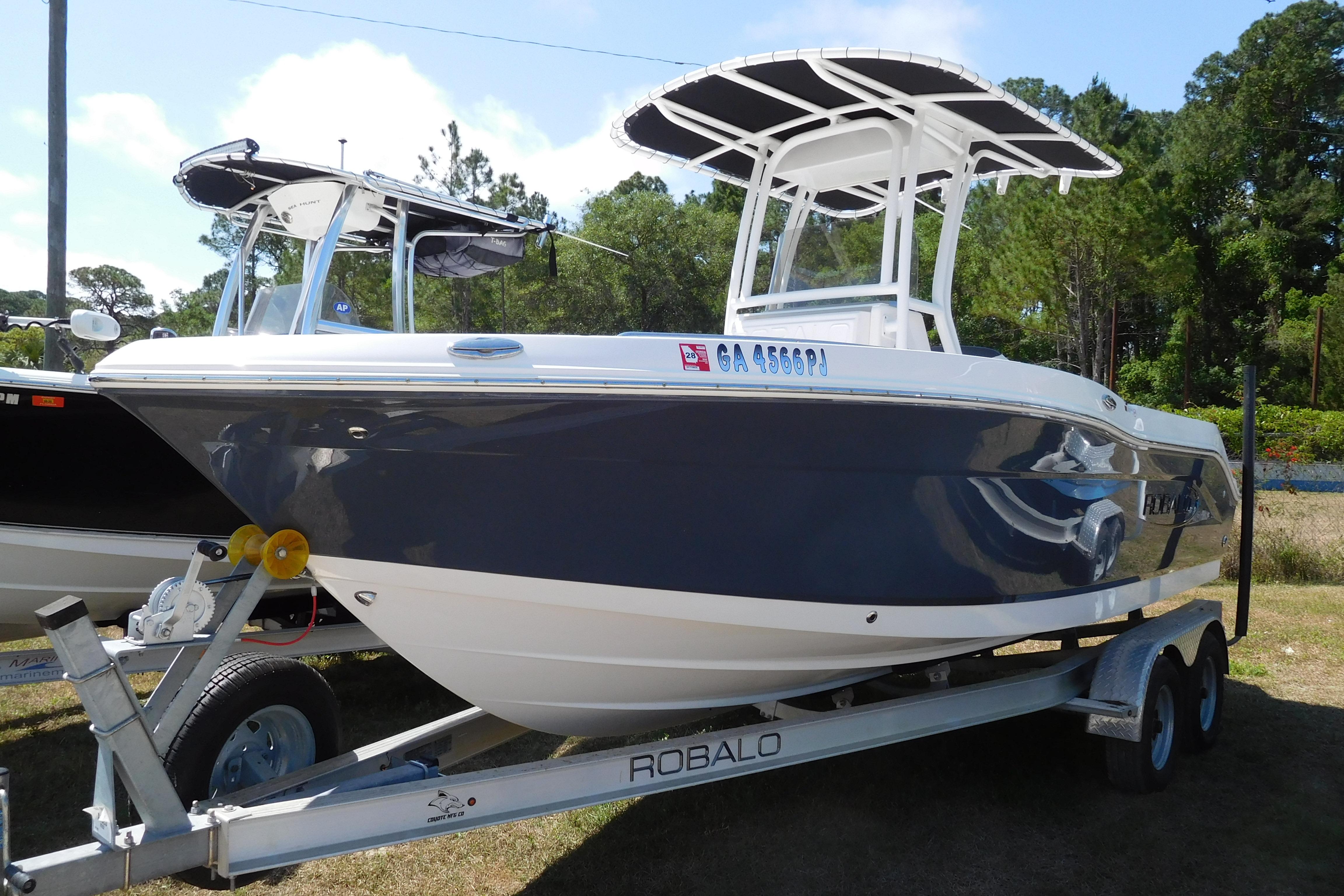 2023 Robalo R202 Explorer