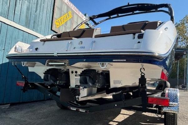 2026 Yamaha Boats 222SE on trailer, rear view, parked outdoors.