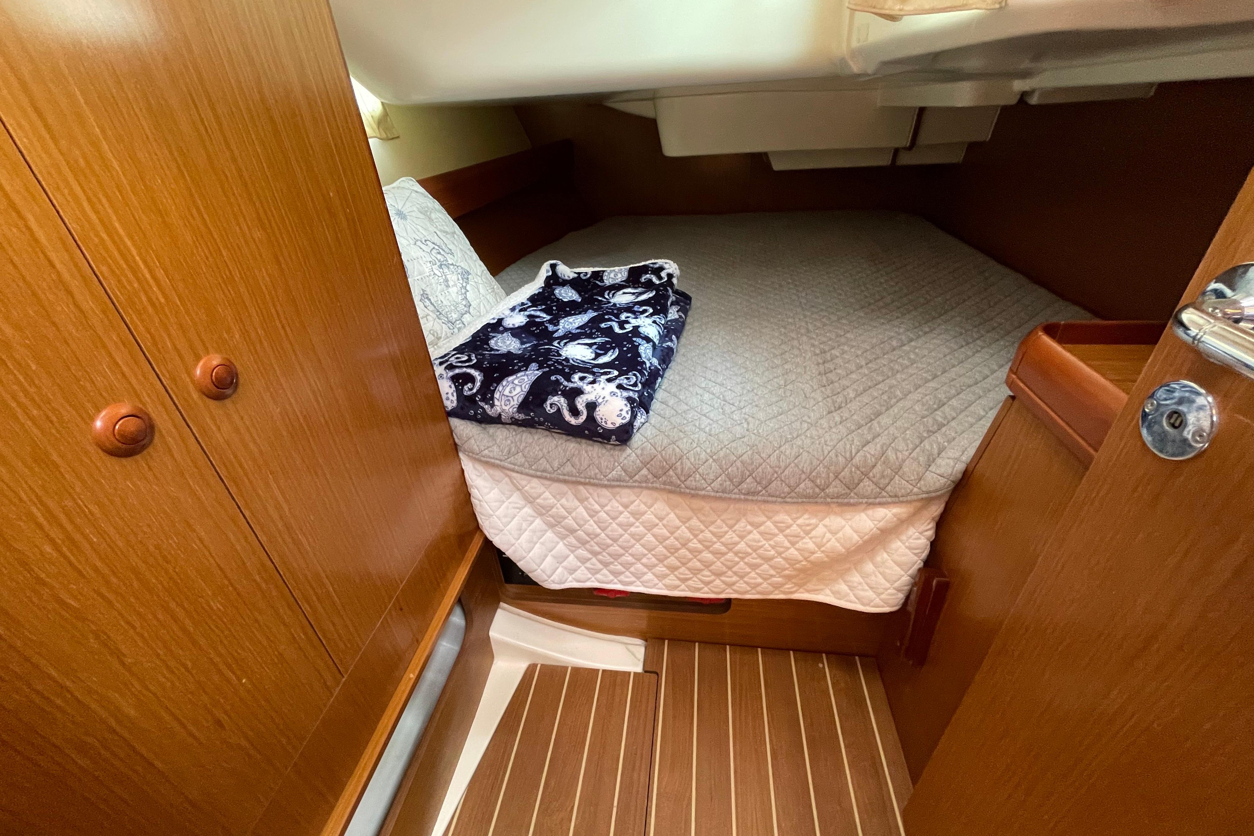 Cozy cabin interior of 2007 Jeanneau Sun Odyssey 39 DS sailboat with comfortable bedding.
