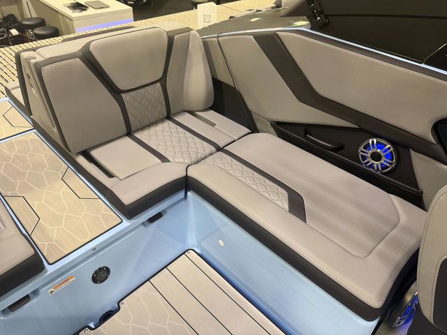 2025 Yamaha Boats 255XD - 17