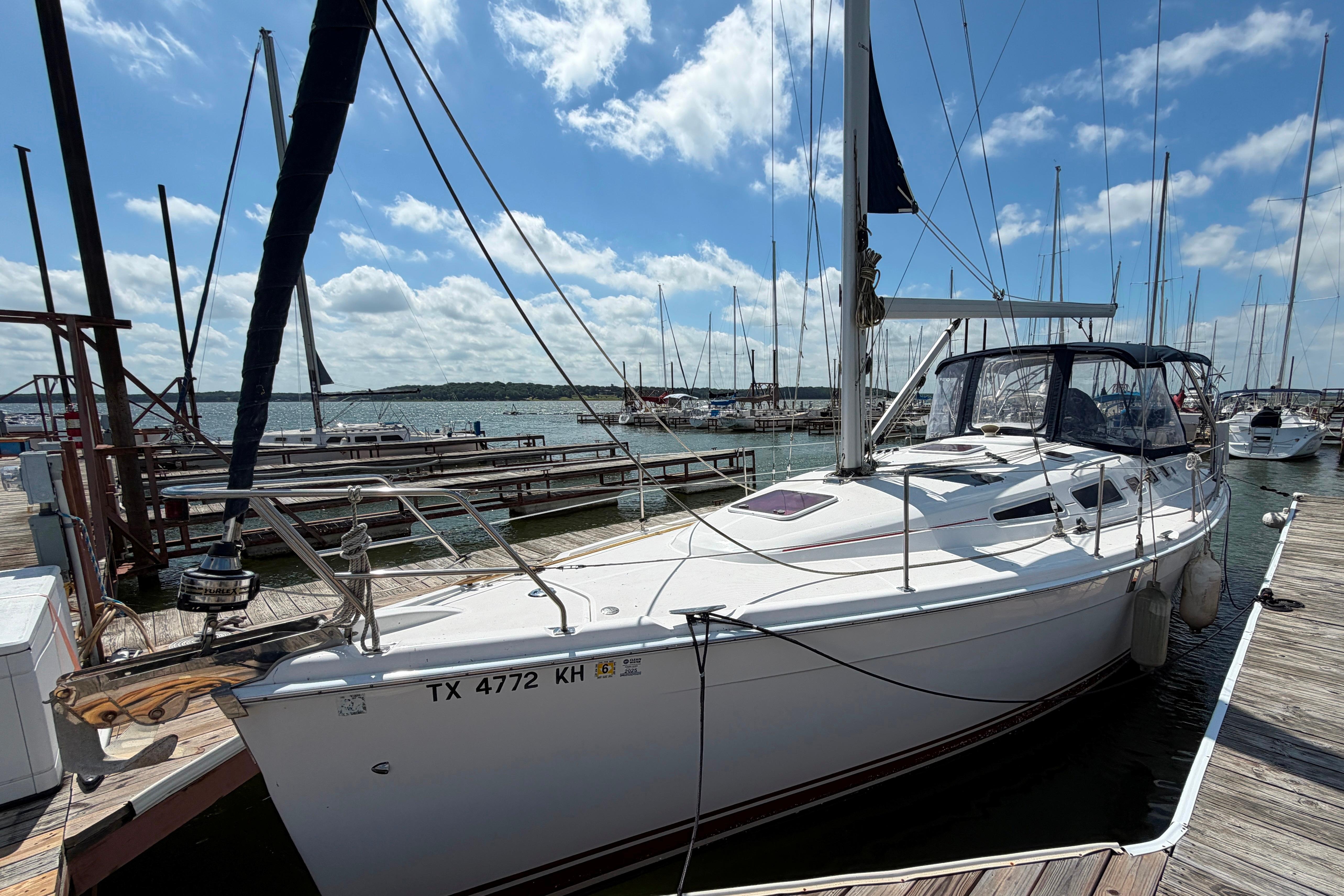 2005 Hunter 38