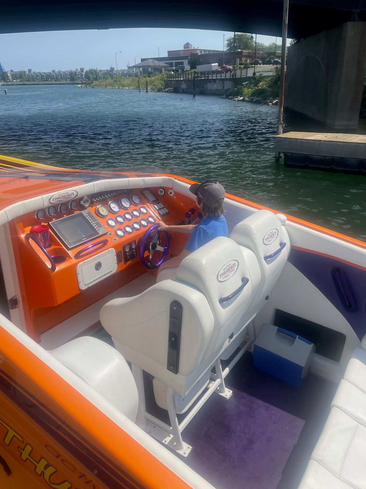 Child steering 2006 Active Thunder Offshore boat.