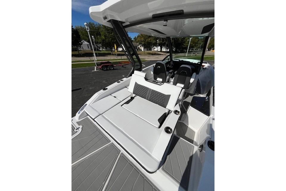 2026 Monterey Elite 27 SD boat interior with sleek seating and modern design.