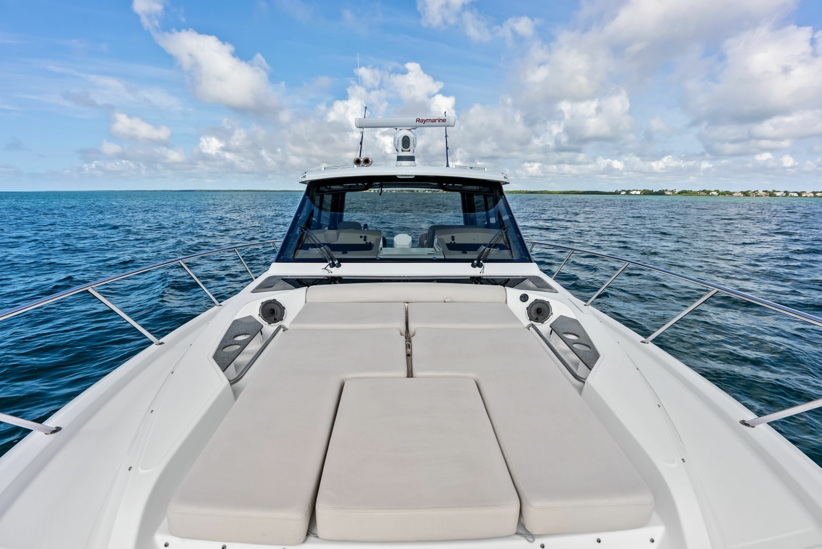 2023 Boston Whaler 405 Conquest - Image 10