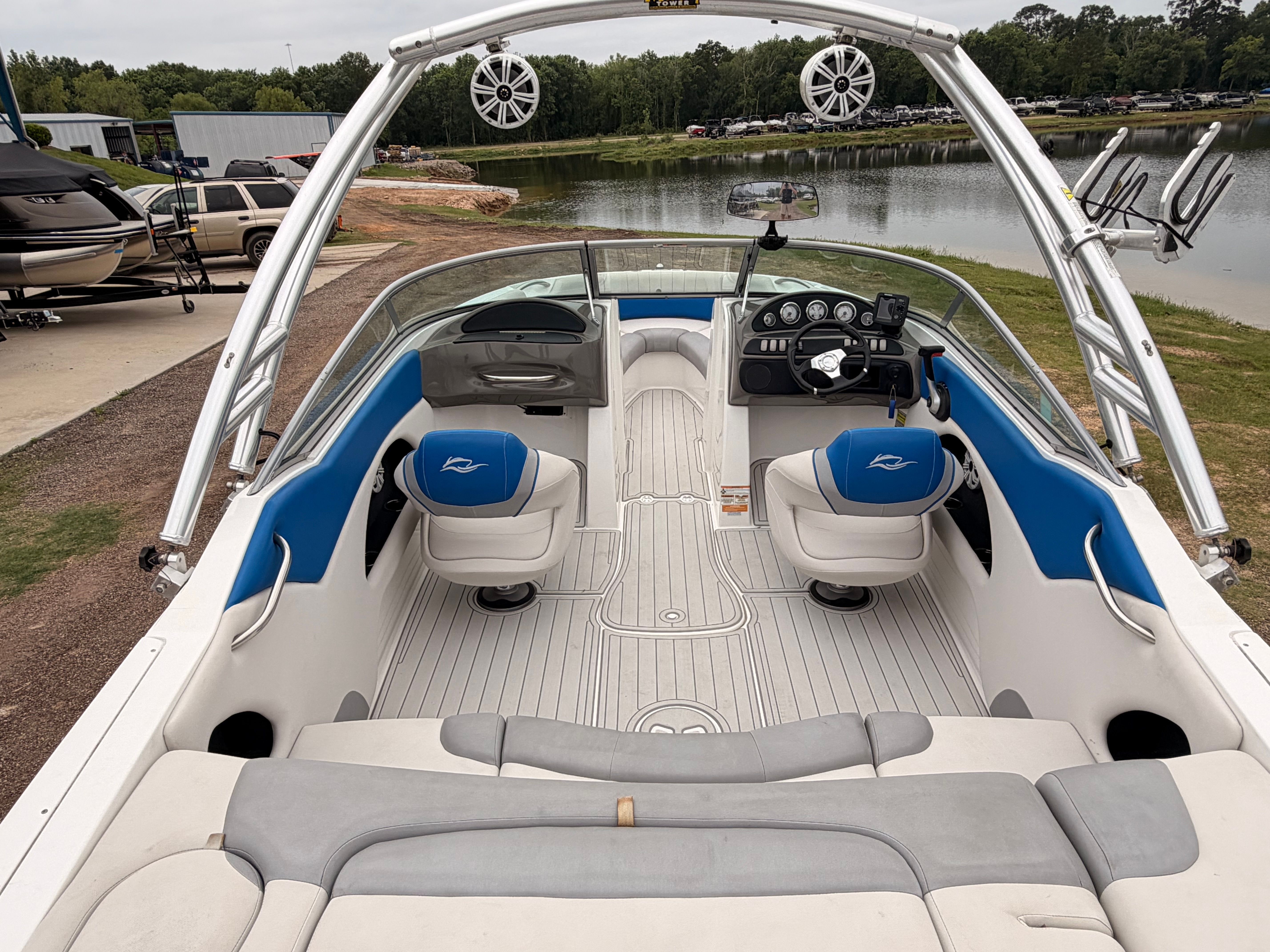 2014 RINKER 236 CAPTIVA - Image 9