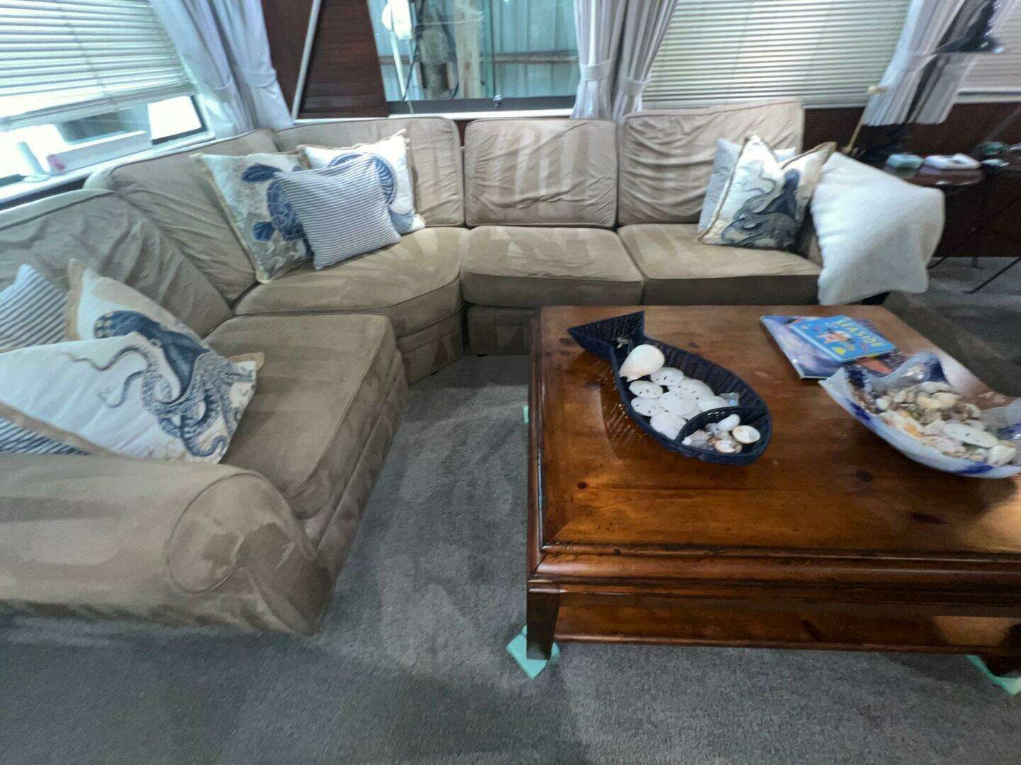 1988 Hatteras Motor Yacht - Image 21