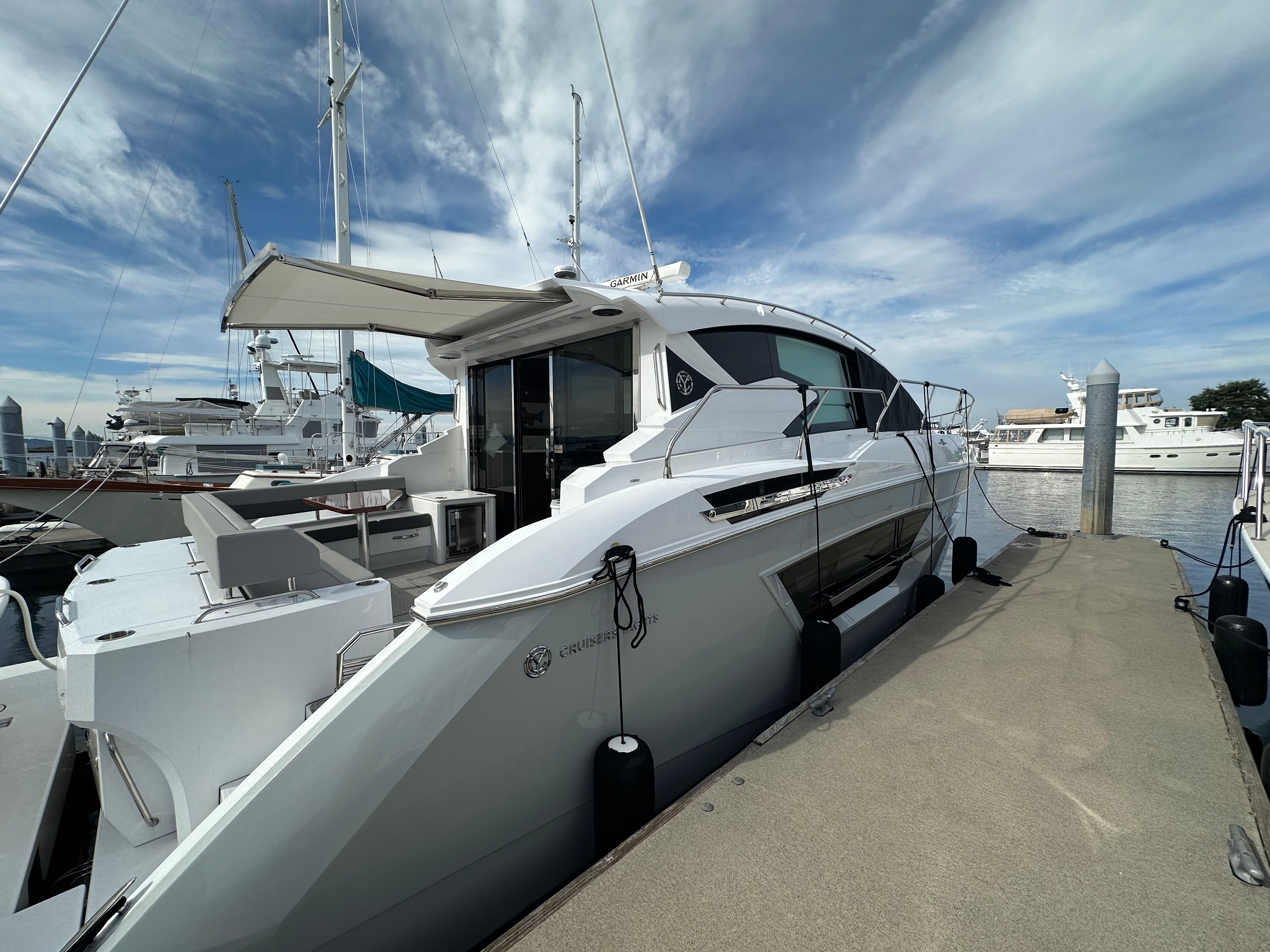 2022 Cruisers Yachts 46 Cantius - 9