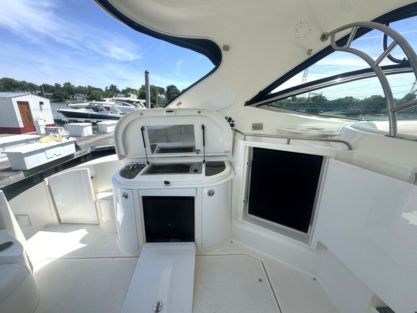 2006 Cruisers Yachts 520 Express - Image 10