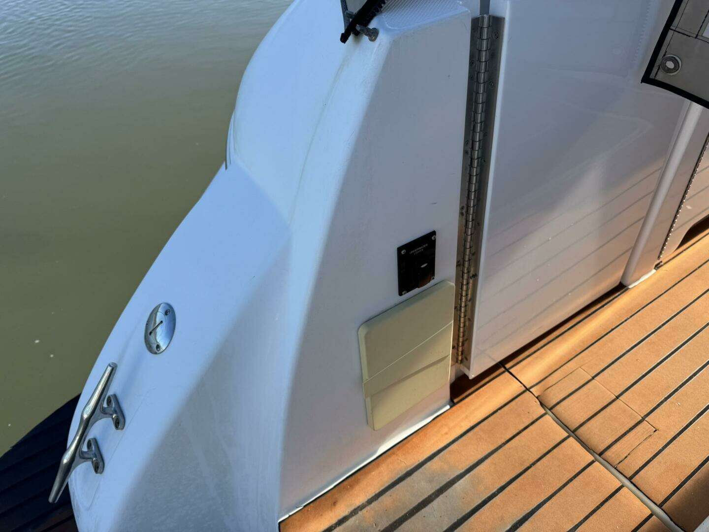 2003 Cruisers Yachts 3772 - Image 12