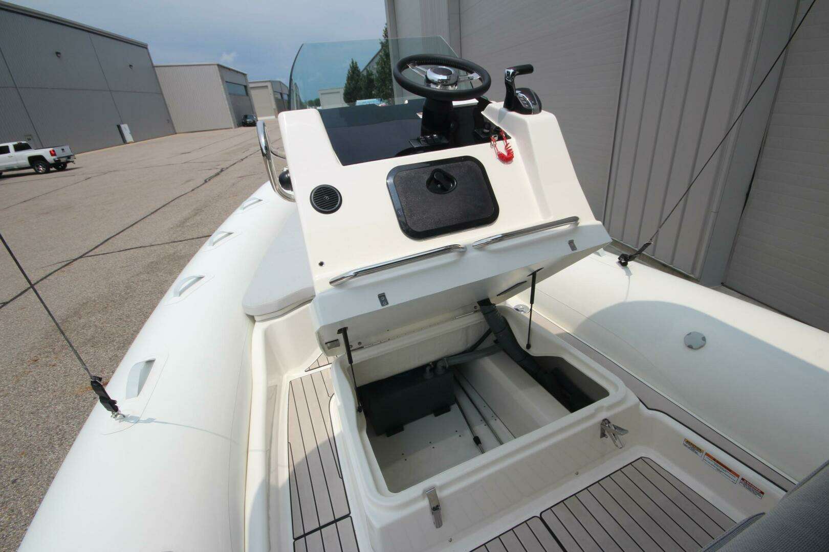 2024 Zodiac Medline 7.5 NEO - Image 23