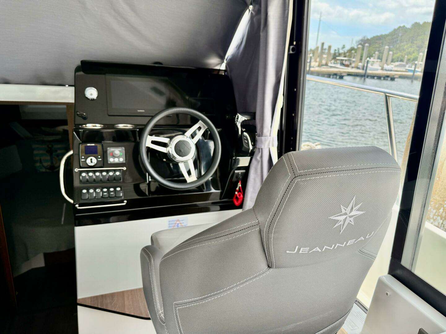 2022 Jeanneau NC 1095 Coupe - Image 17
