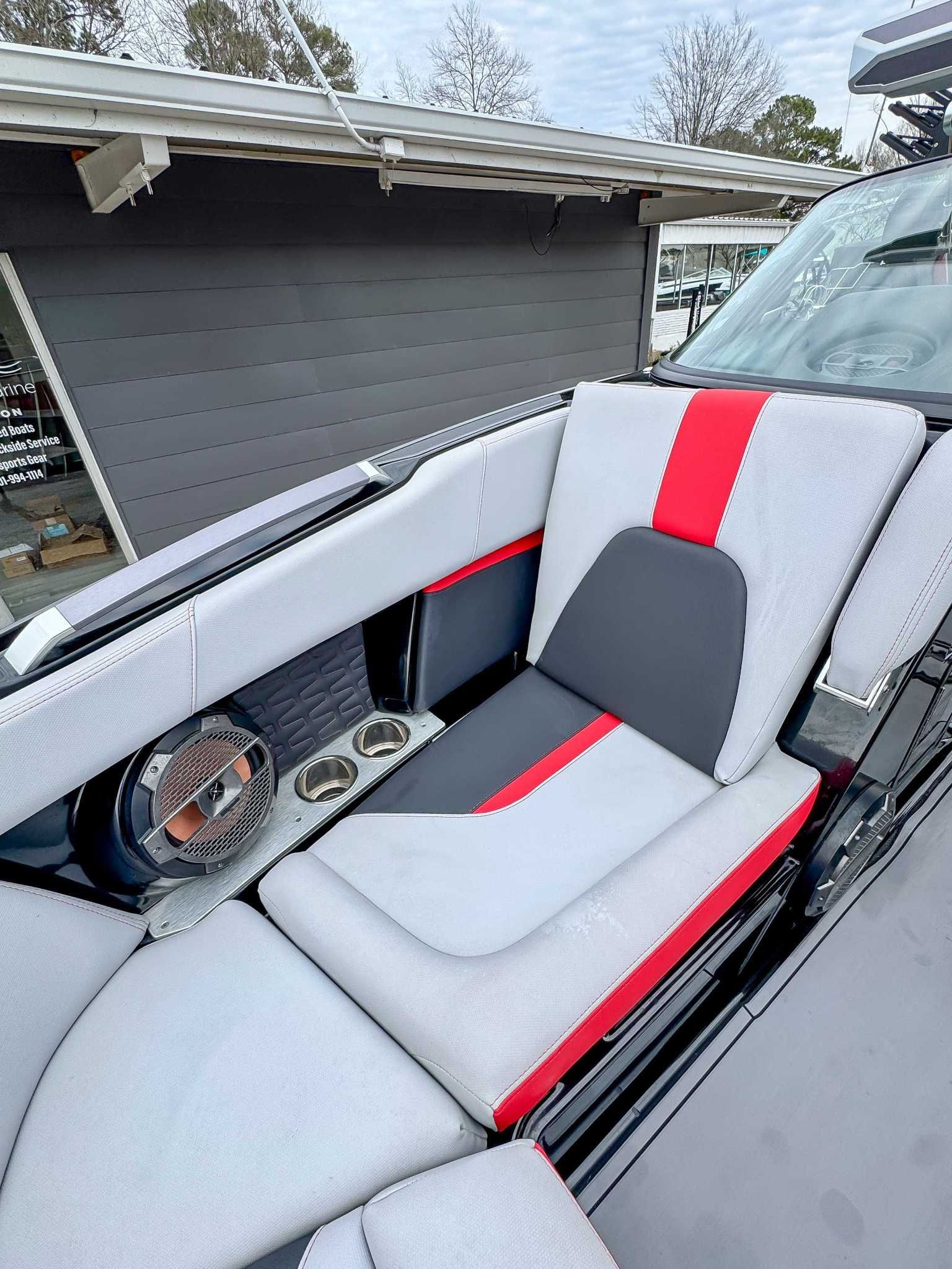2022 MasterCraft X22 - 17
