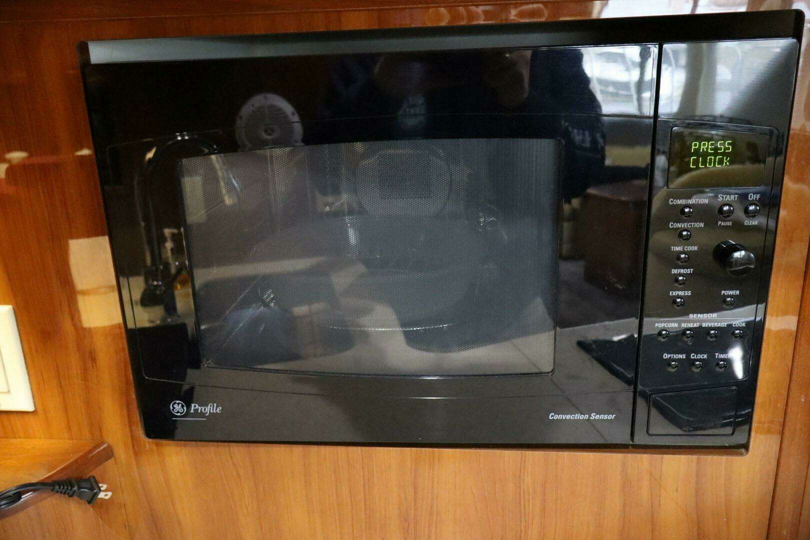 2006 Bluewater 5200 - Image 28