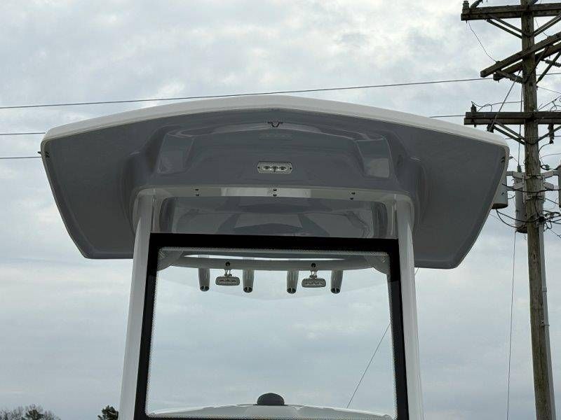 2026 Robalo 246 Cayman - 30