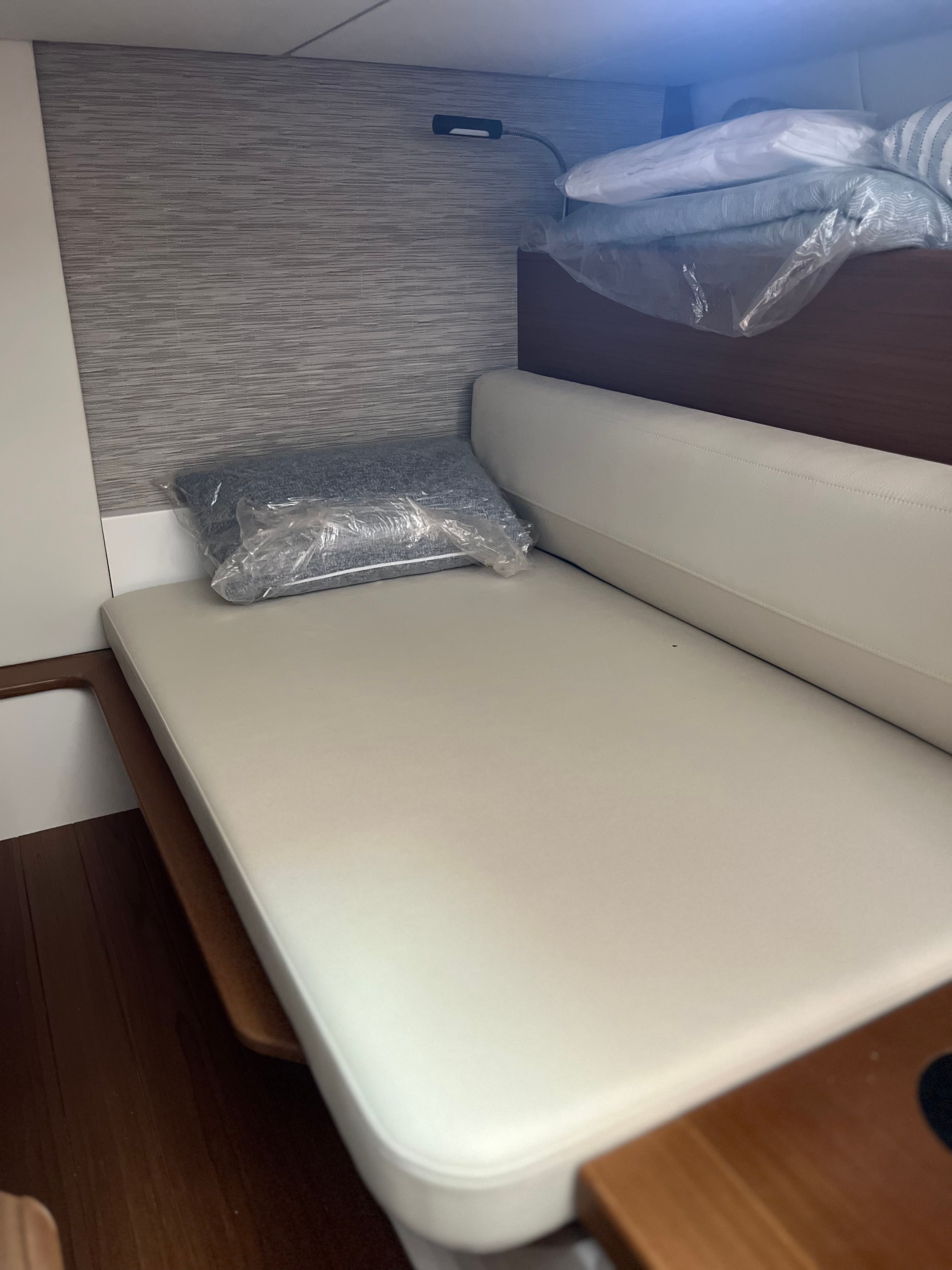 2026 TIARA YACHTS 39 LS - Image 20