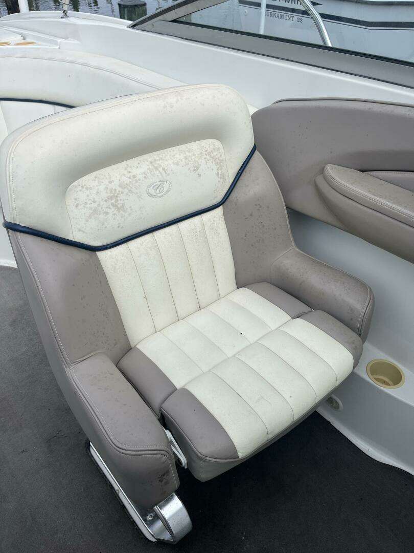 2002 Cobalt 282 - Image 4