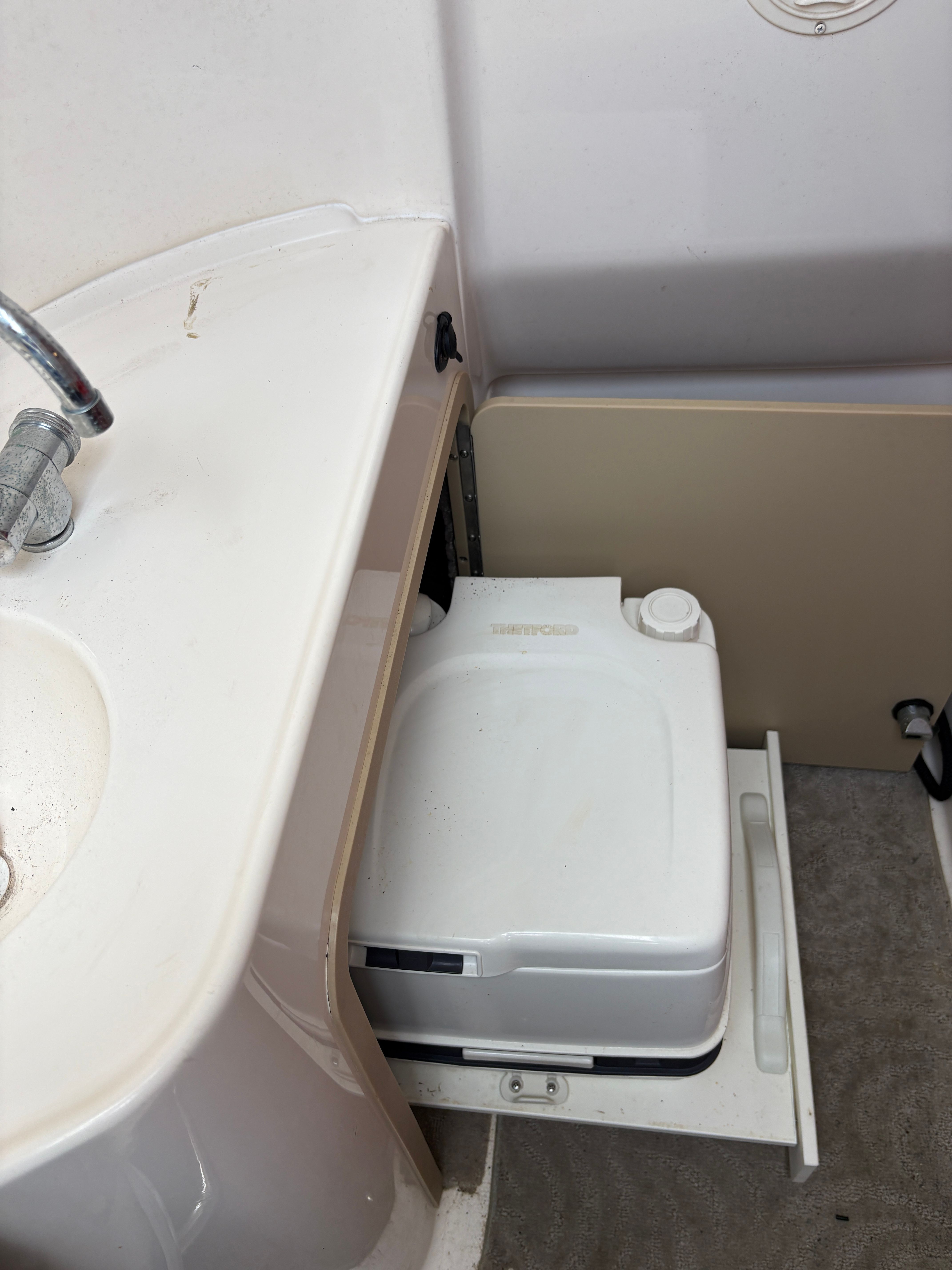 2009 Hurricane SUN DECK 260 boat bathroom with portable toilet.