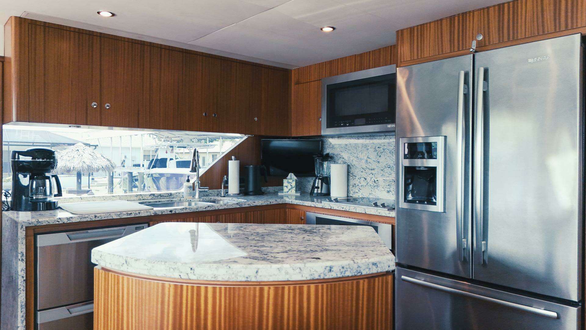 2015 Ocean Alexander 72 - Image 9