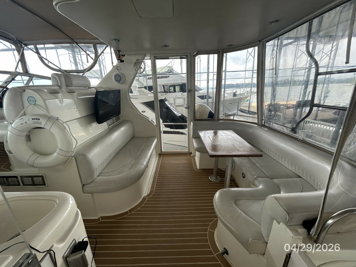 2000 Cruisers Yachts 4450 - Image 25