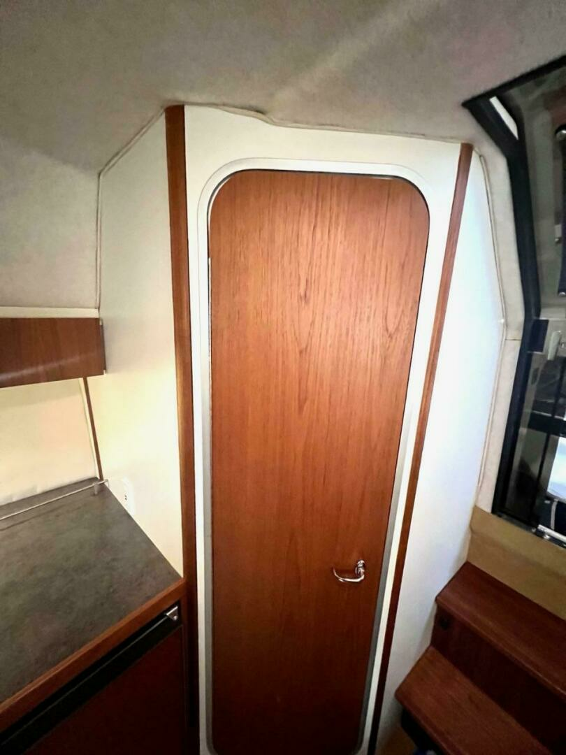 1988 Tiara Sport 310 Sport Cruiser - Image 13