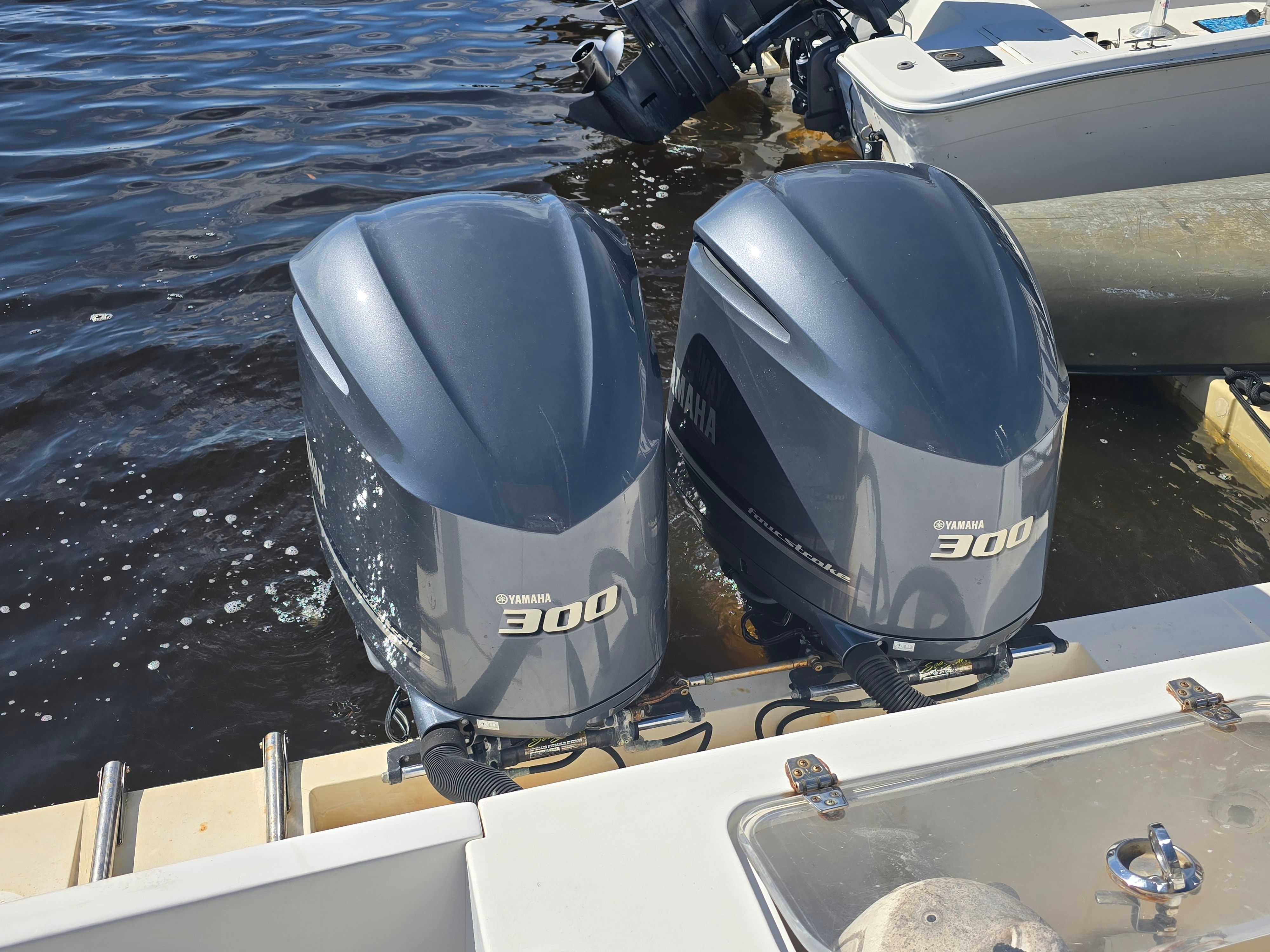 2005 Contender 35SC Express - 58