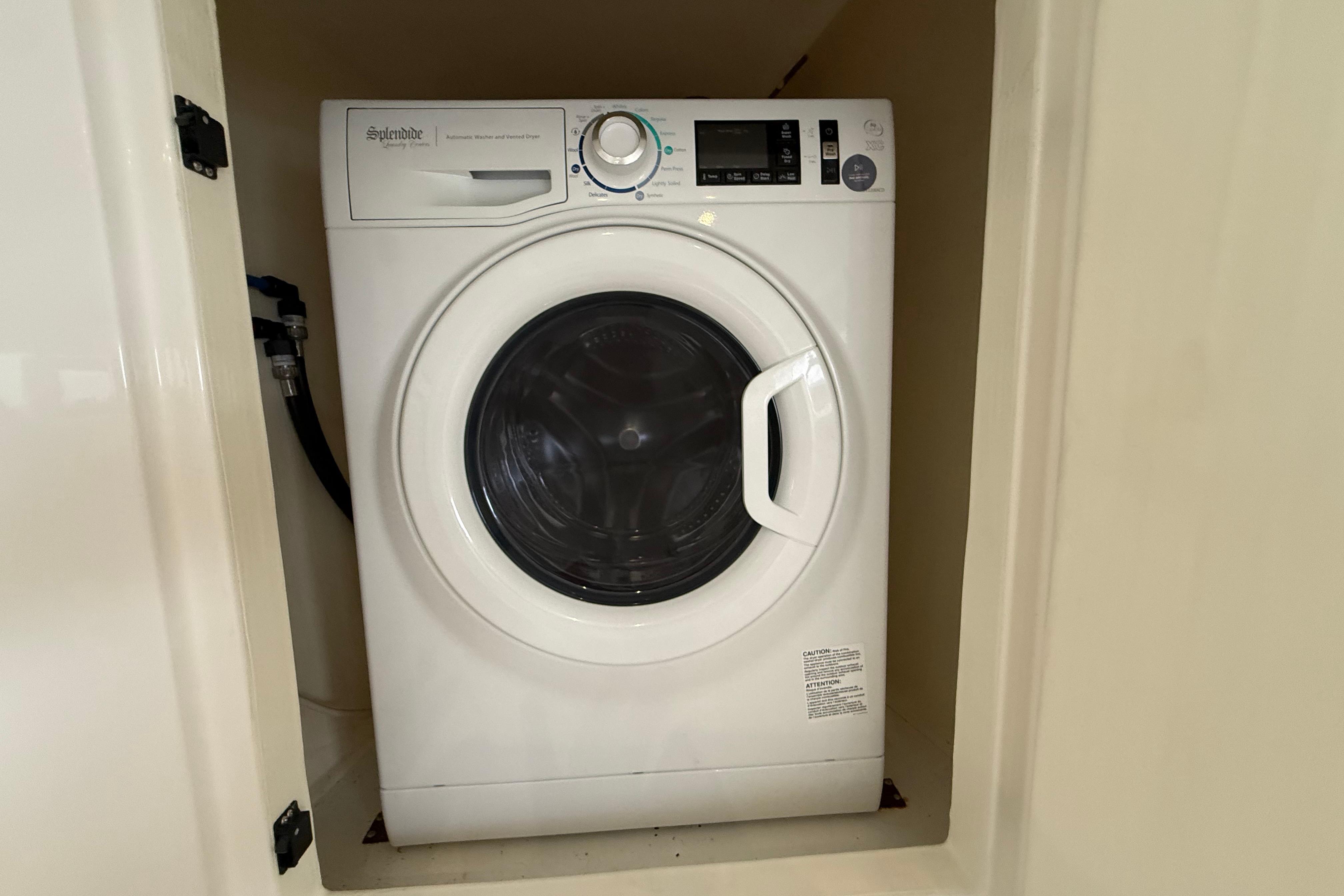 Front-loading washing machine in Leopard 43 Powercat, 2021 model.