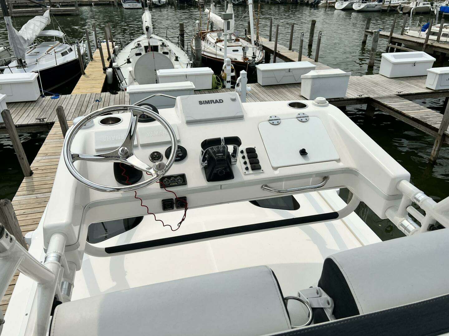 2012 Everglades 350 LX - Image 29