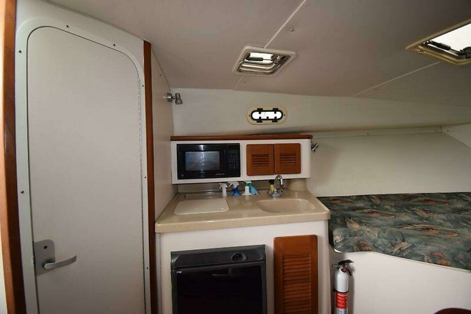 2003 Pursuit 3000 Express - Image 27