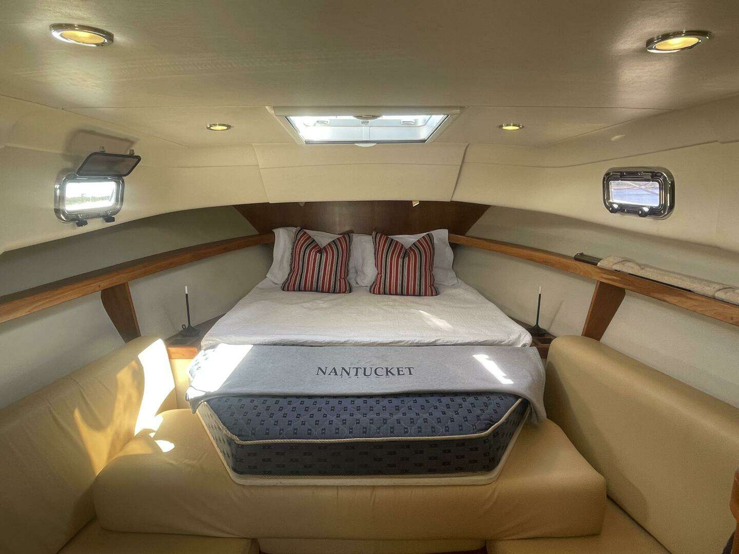 2005 Mainship 30 Pilot II - Image 24