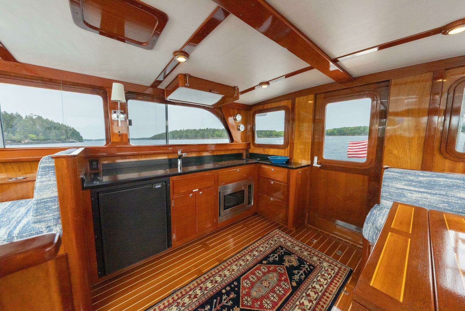 2019 Lowell Flybridge - Image 5