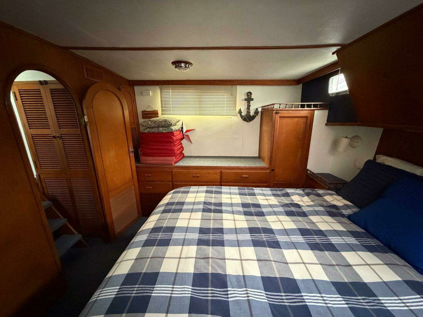1984 Golden Star Trawler - Image 40