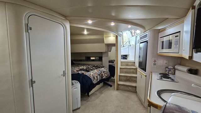 1996 Cruisers Yachts 3570 Esprit - 19