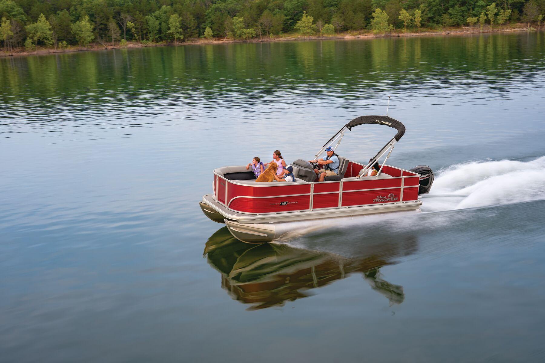 2026 Sun Tracker Party Barge 18 DLX