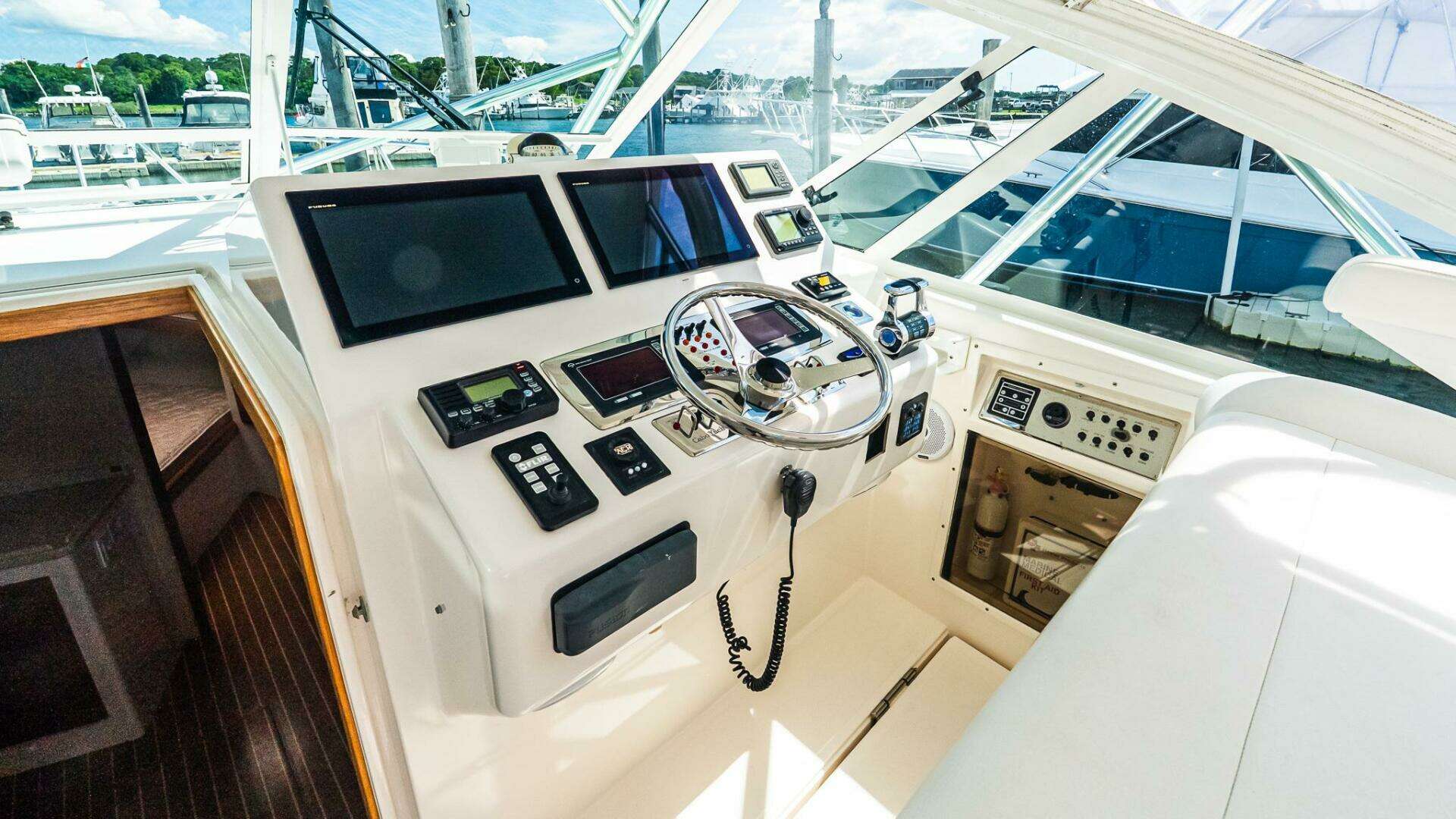 2008 Cabo 38 Express - Image 19