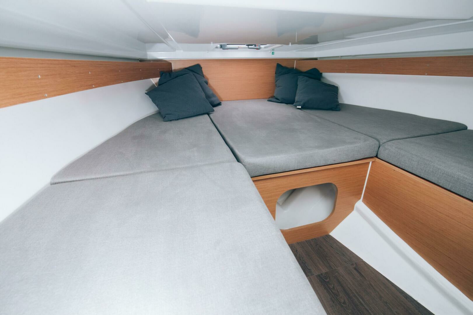 2025 Beneteau Flyer 7 Sundeck - Image 6