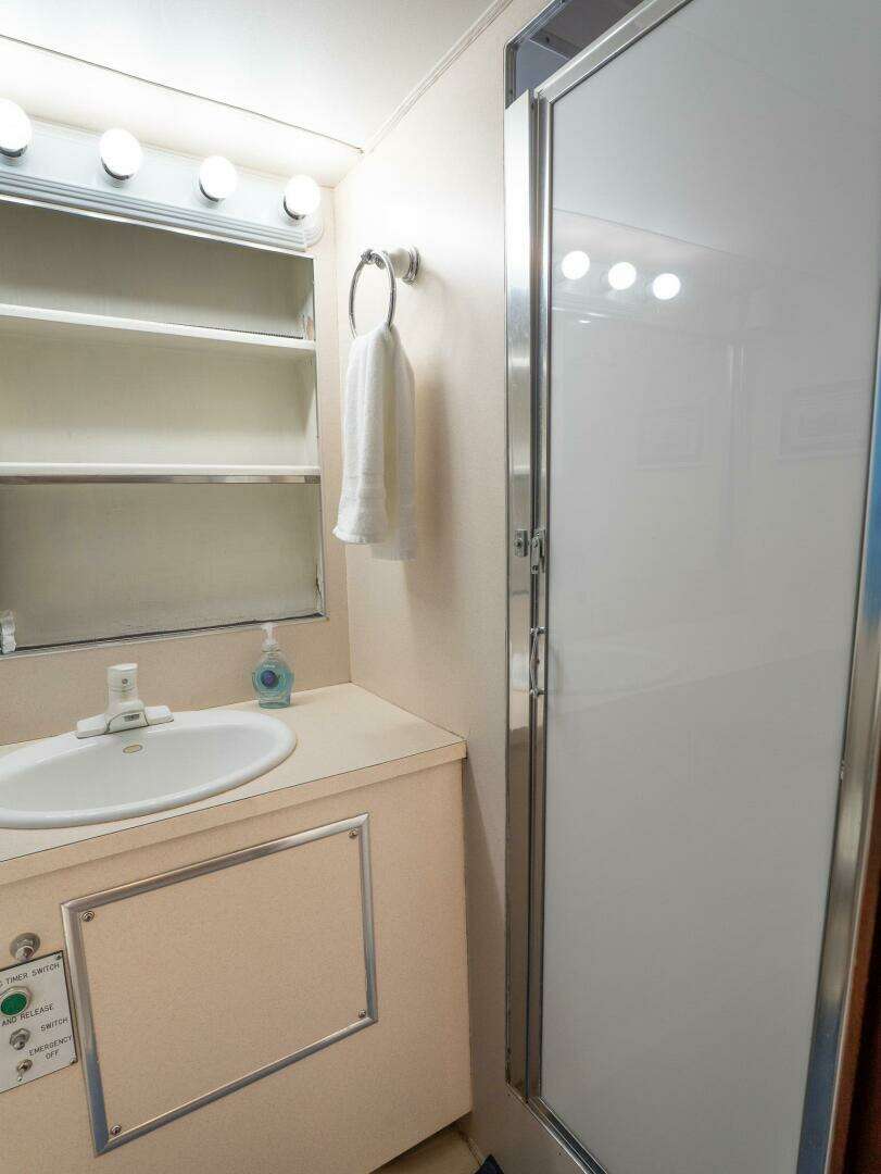 1975 Hatteras 58 Yacht Fisherman - Image 22