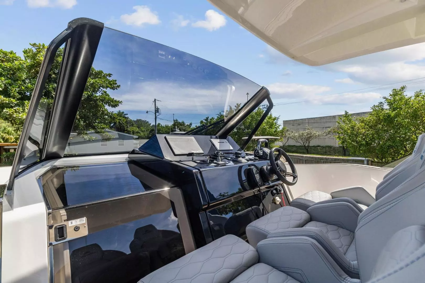 2023 Astondoa 377 Coupe Outboard - Image 12