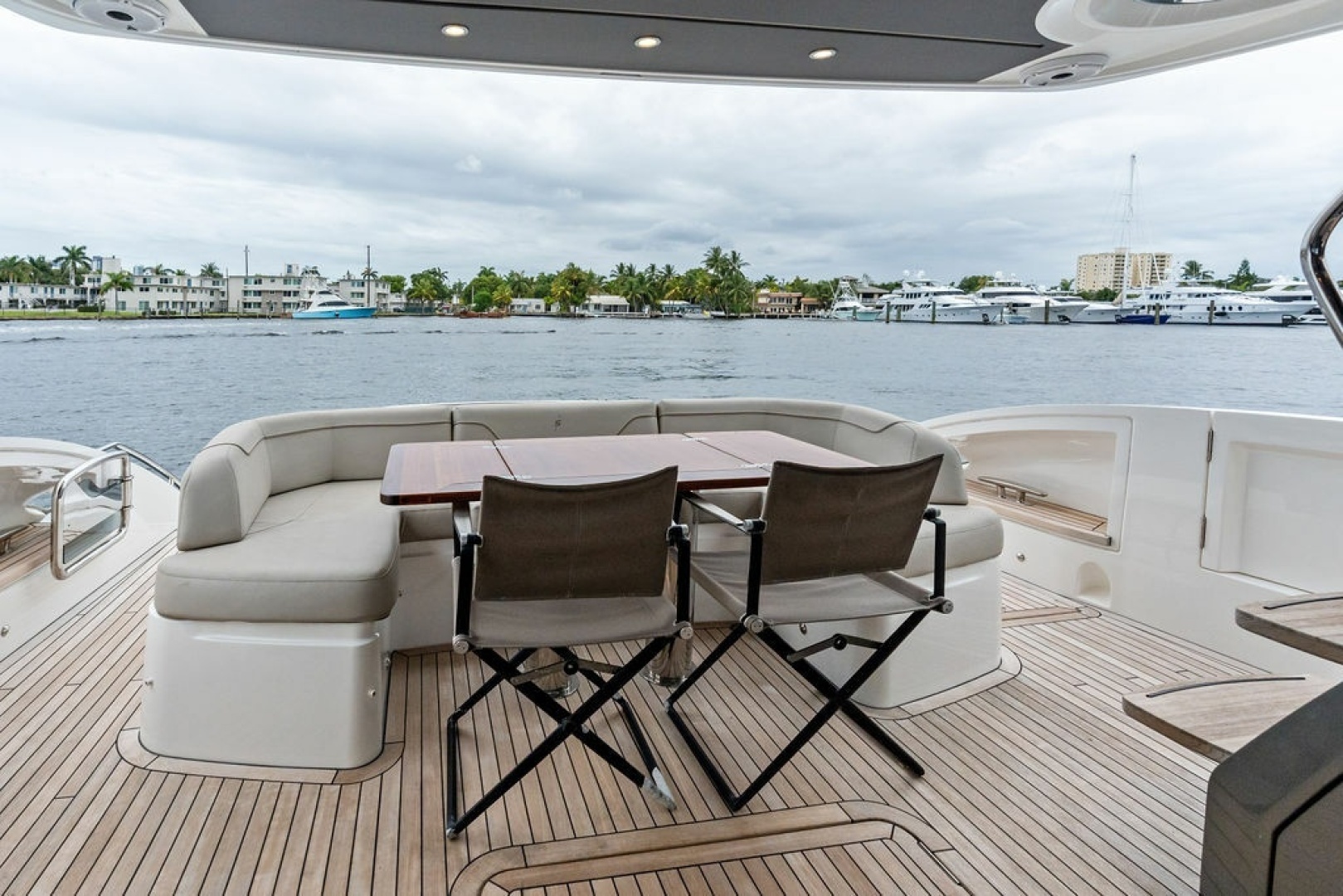2020 Princess S62 Sportbridge - Image 15