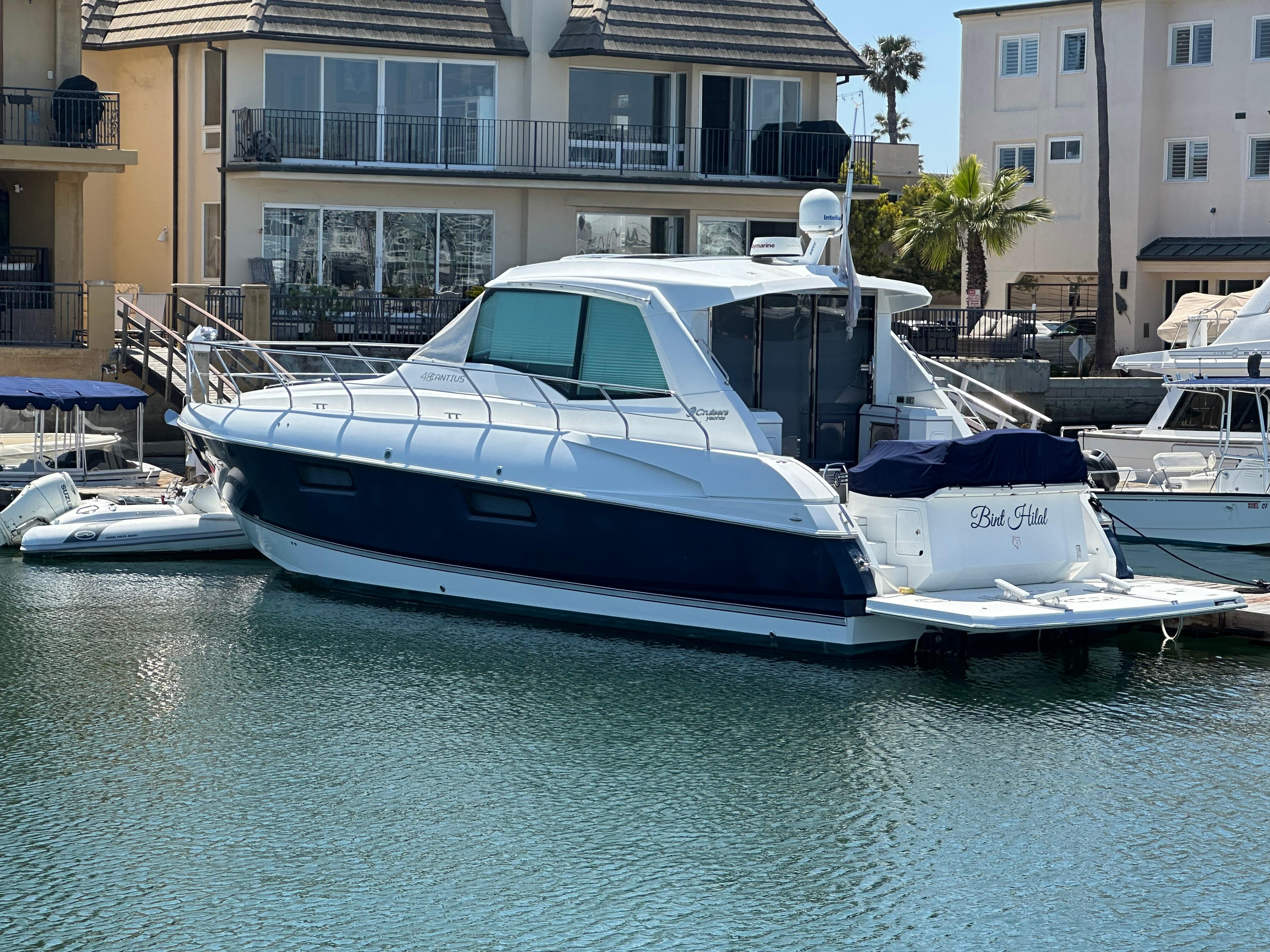 2014 Cruisers Yachts 48 Cantius