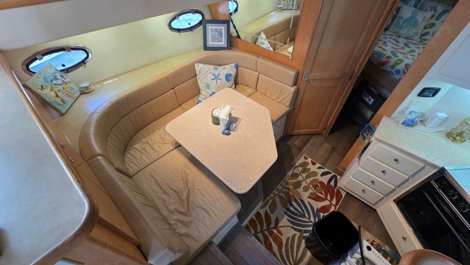 1998 Carver 405 Aft Cabin Motor Yacht - Image 36