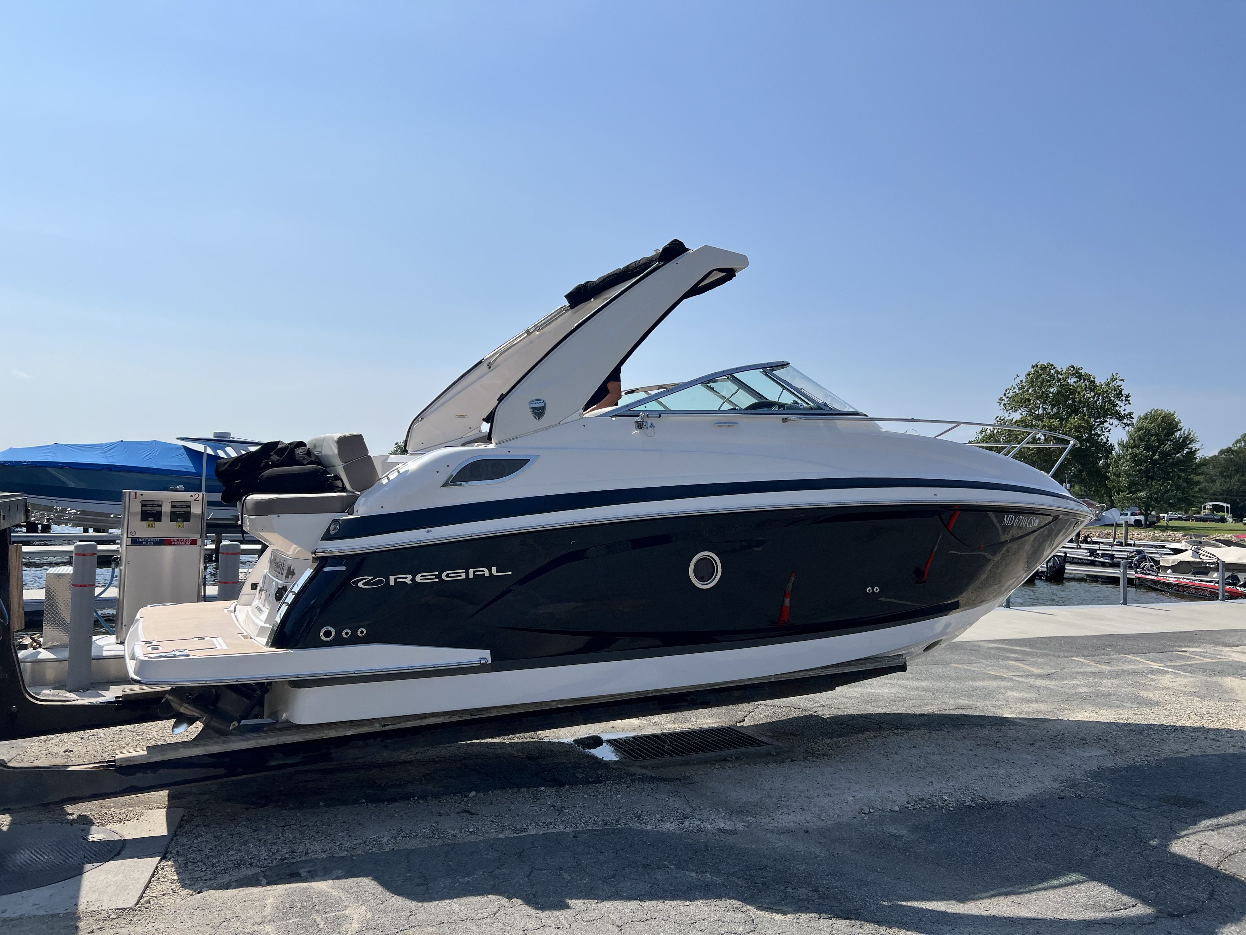 2017 Regal 28 Express - 9