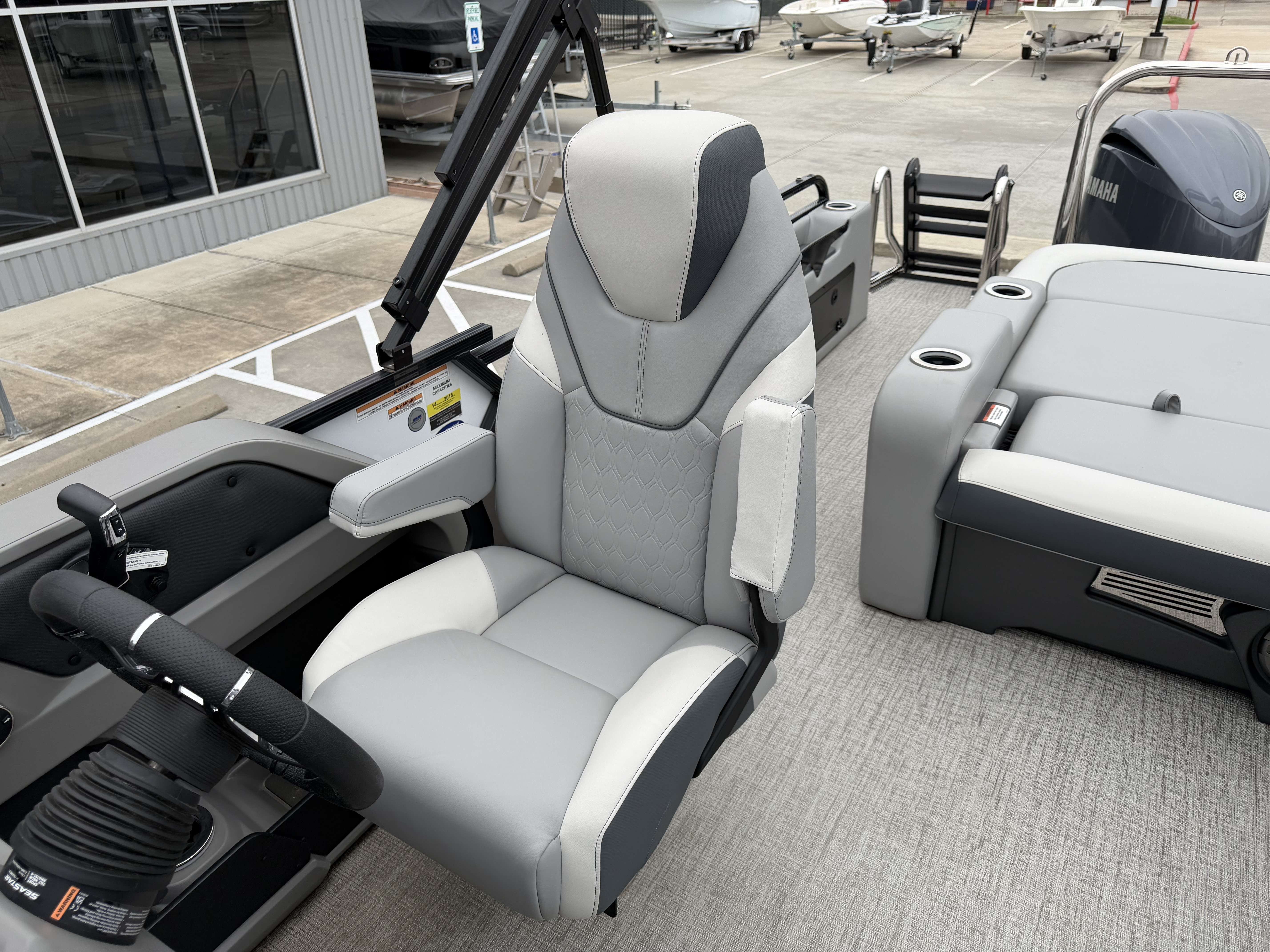 2025 Avalon LSZ Versatile Rear Bench - 25' - 18