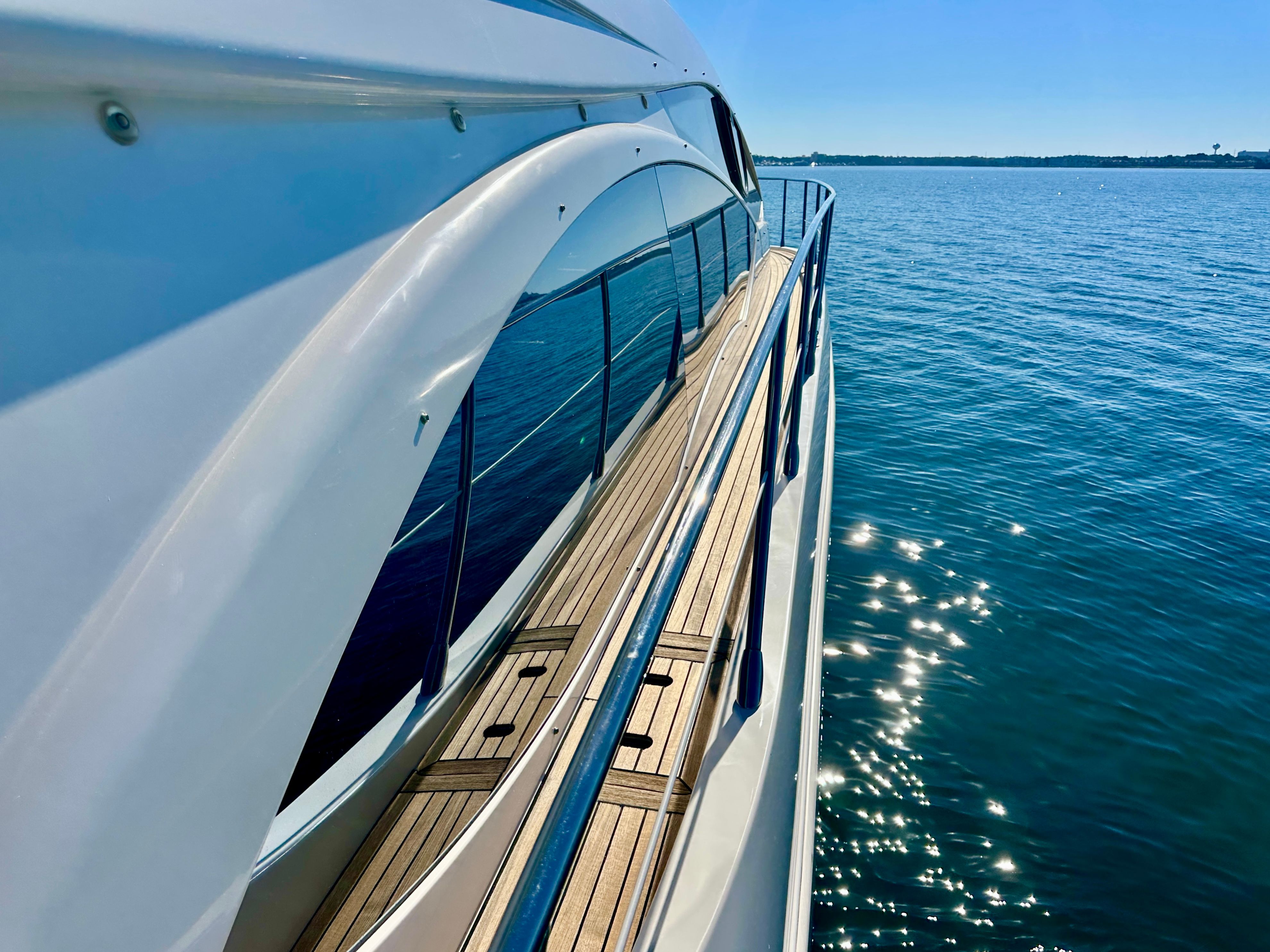 2011 Azimut Flybridge - 23